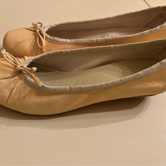 J. Logan yellow pearl kitten heels 35/6 - Picture 3 of 7